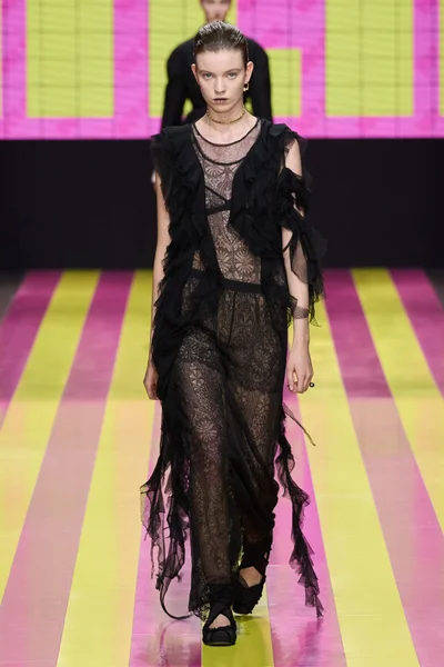 Look 1